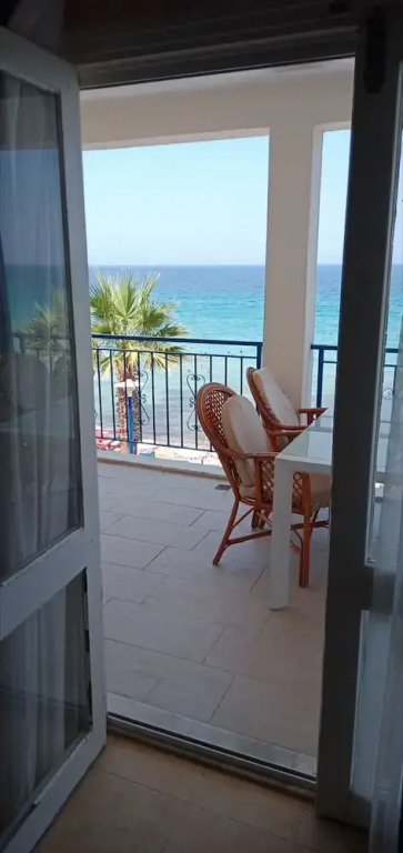 Room in House - 2 Bedroom House Ladies Beach