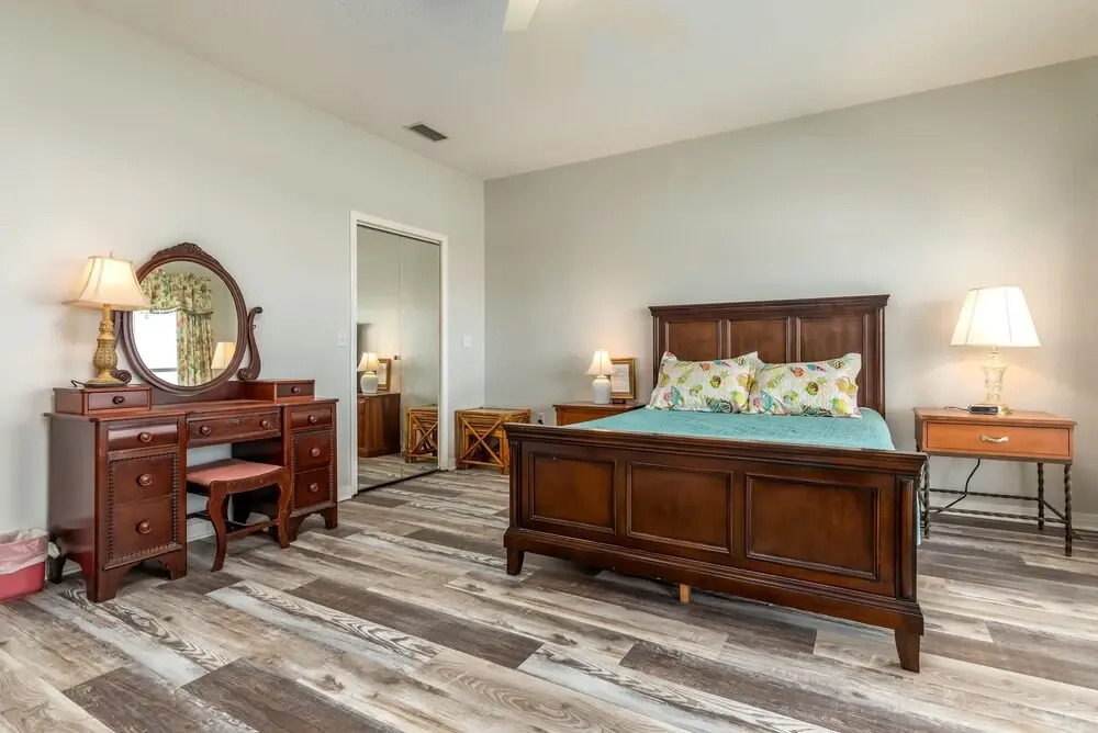 Screamin' Peace 1614 Cadillac 3 Bedroom Home by RedAwning