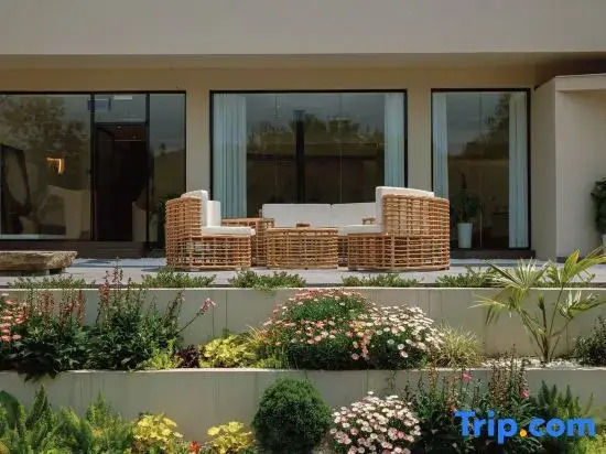 Tingshan Jiaoxia · Homestay: A Designer Riverside Mountain-View Retrea