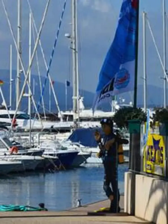 Deux Pièces 70 m² Climatisé, Avec Terrasse, Proximité Bord de mer
