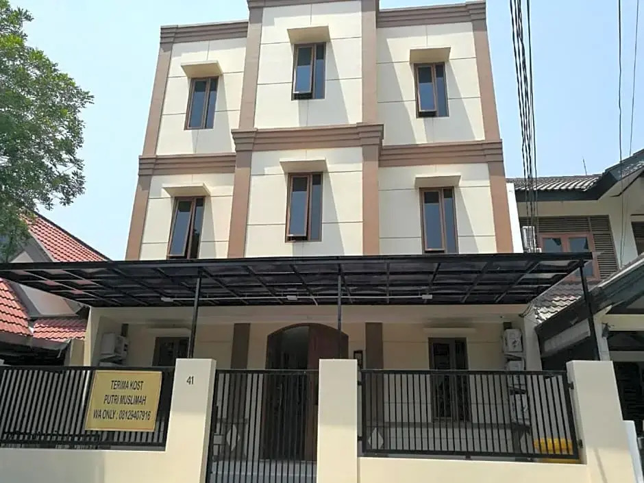 OYO Life 2594 Kost Azarina Syariah