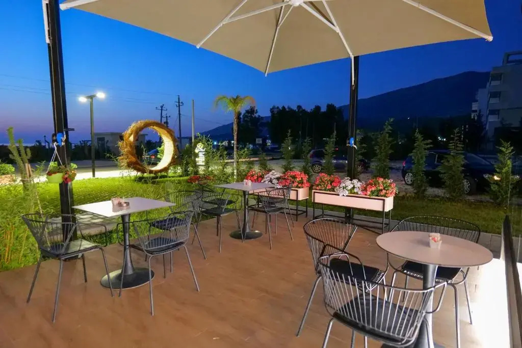 The Peak Hotel & Lounge