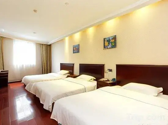 Green Tree Inn Express (Jinhu West Road Basi Square)