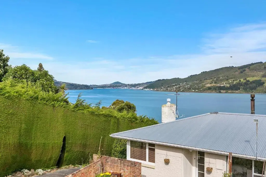 Macbay Retreat - Macandrew Bay Holiday Home