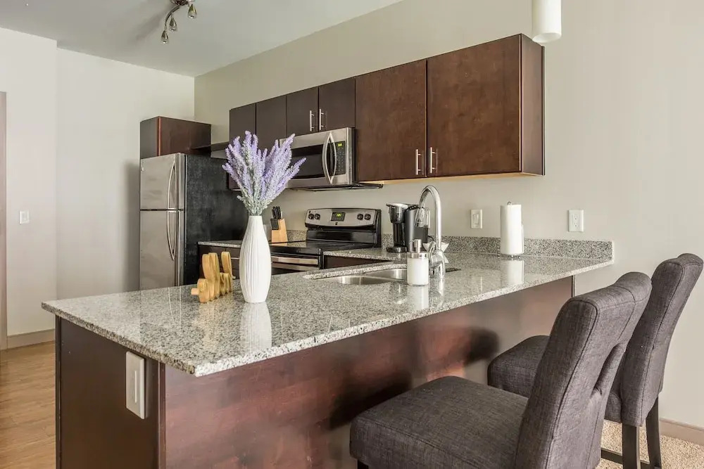 Convenient Apartments Near The Commons