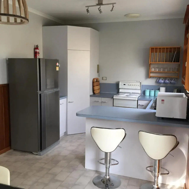 ‘Rose Cottage’ sisters beach accommodation