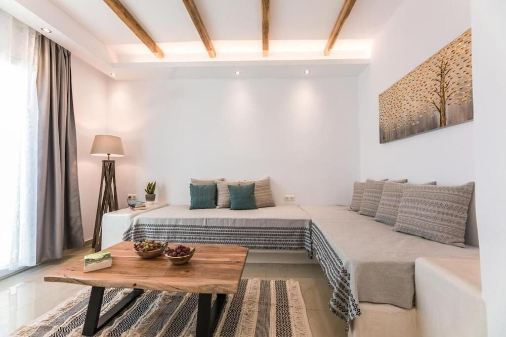 Naxos Grand Hotel