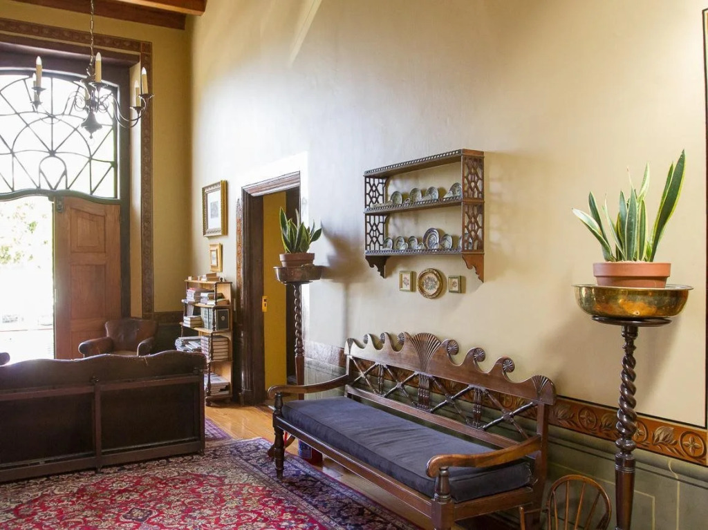 Dutch Manor Antique Hotel