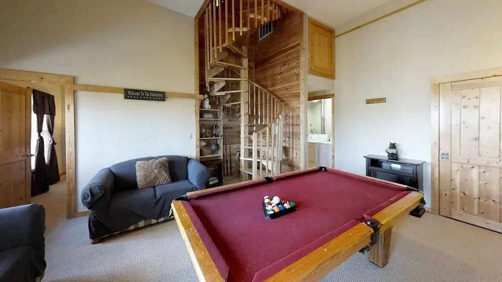 Beary Blessed 2 Bedrooms 2 Bathrooms Cabin by Redawning