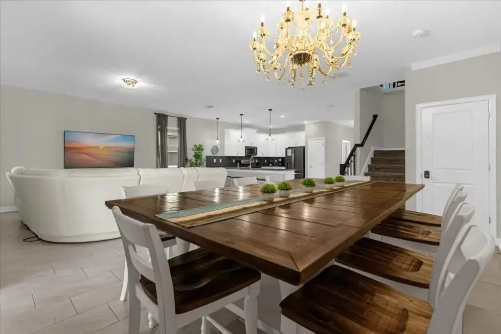 9 Bd 5 Ba Storey Lake 2877 Sc