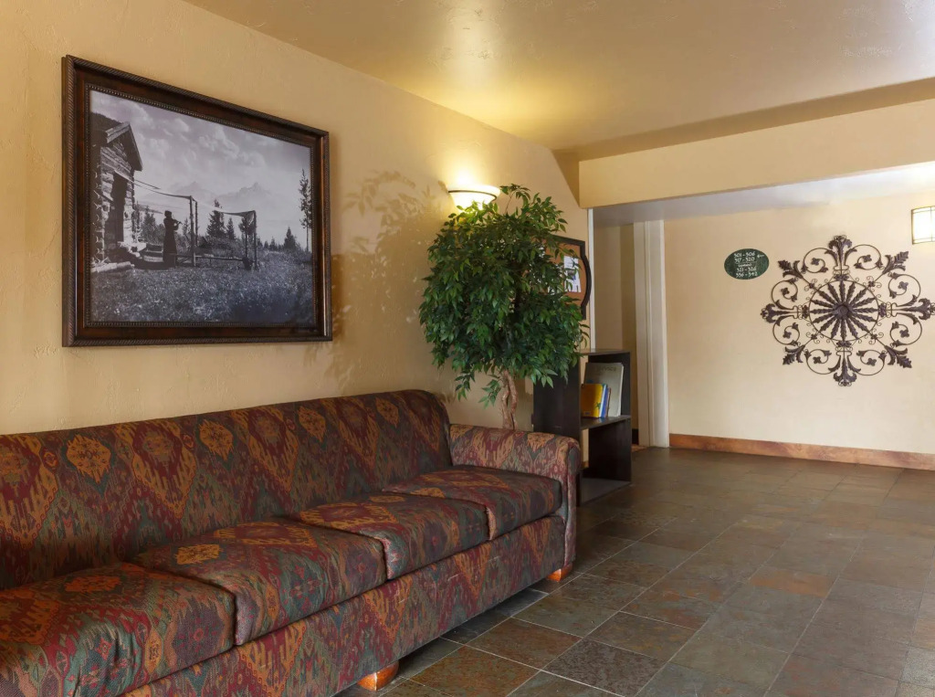 Elk Country Inn