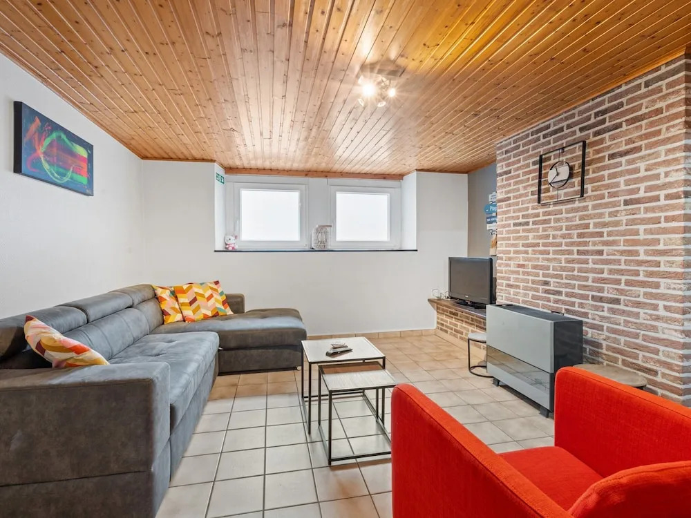 Spacious Seafront Apartment
