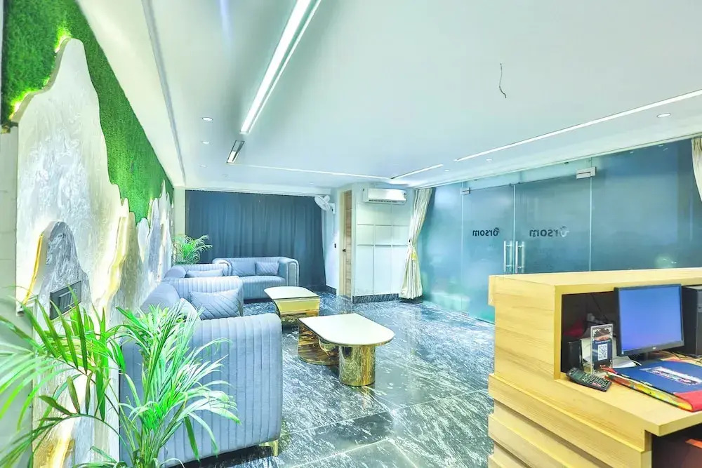 Orsom Stay Rooms with Jacuzzi Sector 53 Gurgaon