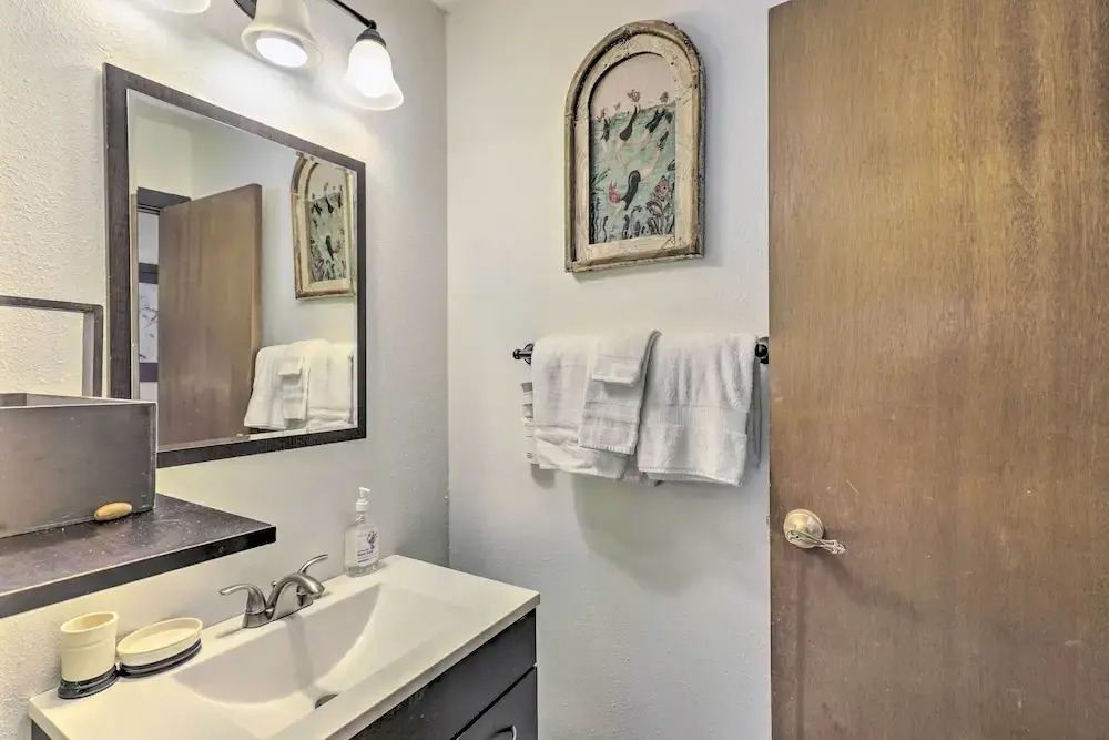 Comfy Lake Tahoe Condo w/ Private Beach Access!