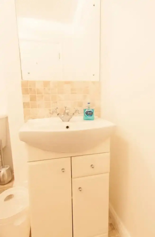 Newly Refurbished 2-br Flat for 5 in London