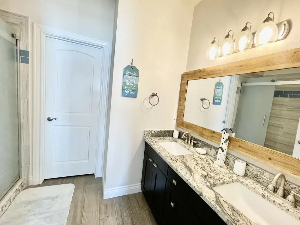 A Wave From It All 2 Bedroom Townhouse by Redawning