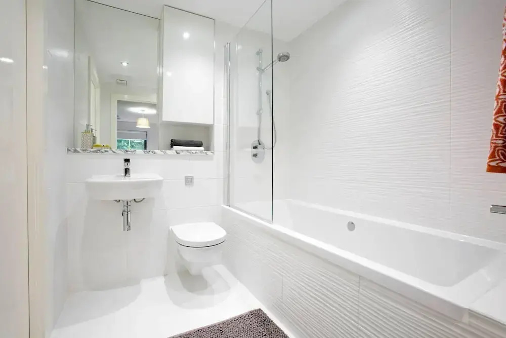 1 Bed Apartment Near Airport