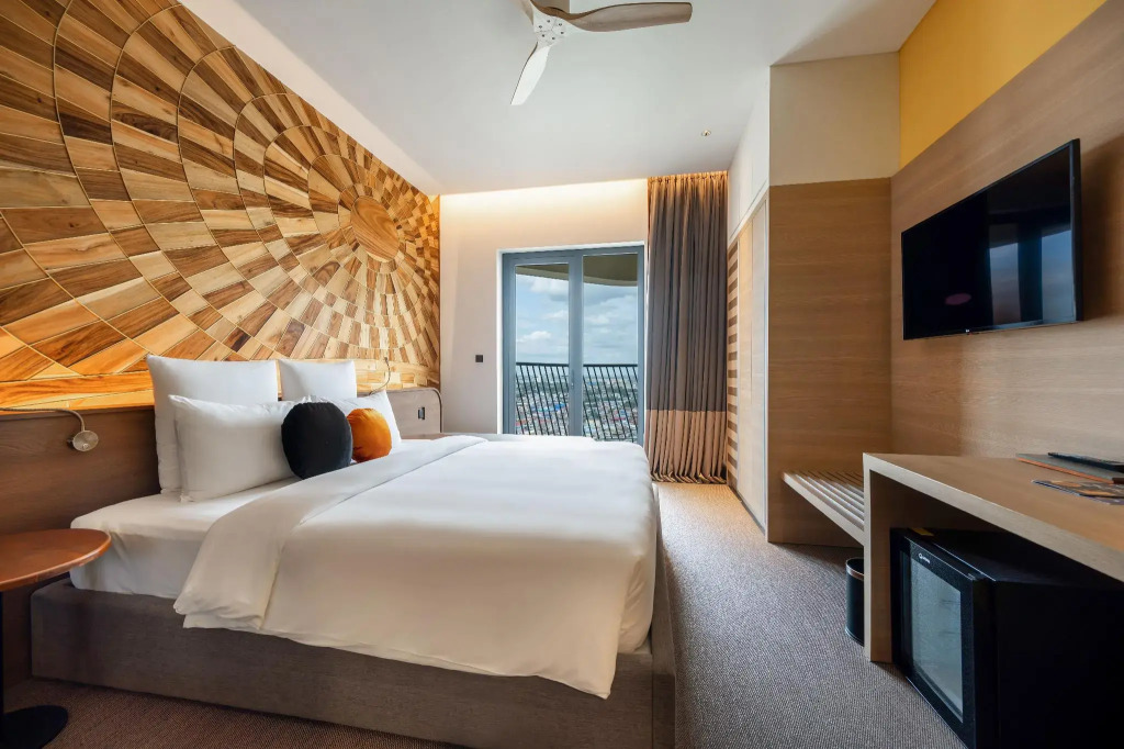 SUN & MOON, Riverside Hotel