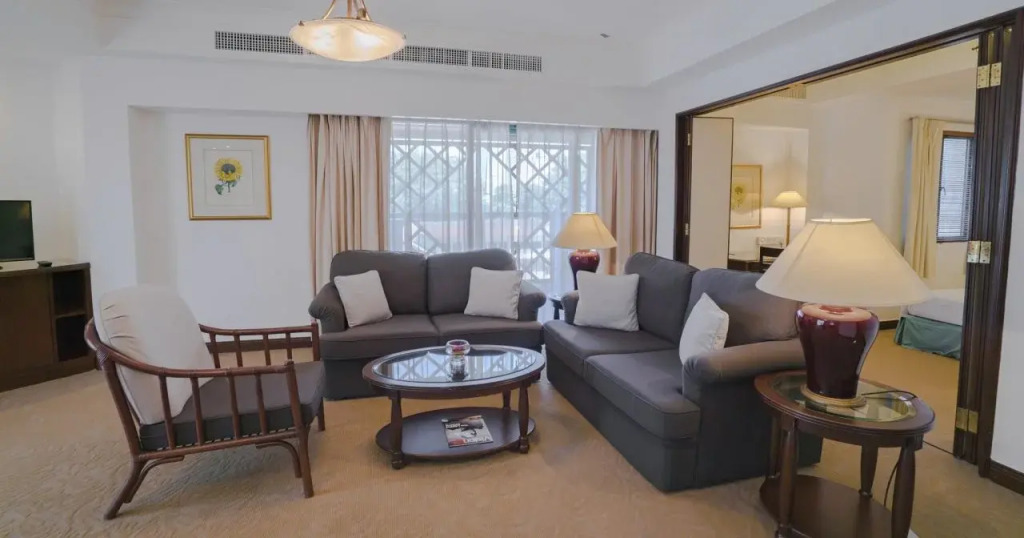 Ambassador Row Hotel Suites by Lanson Place