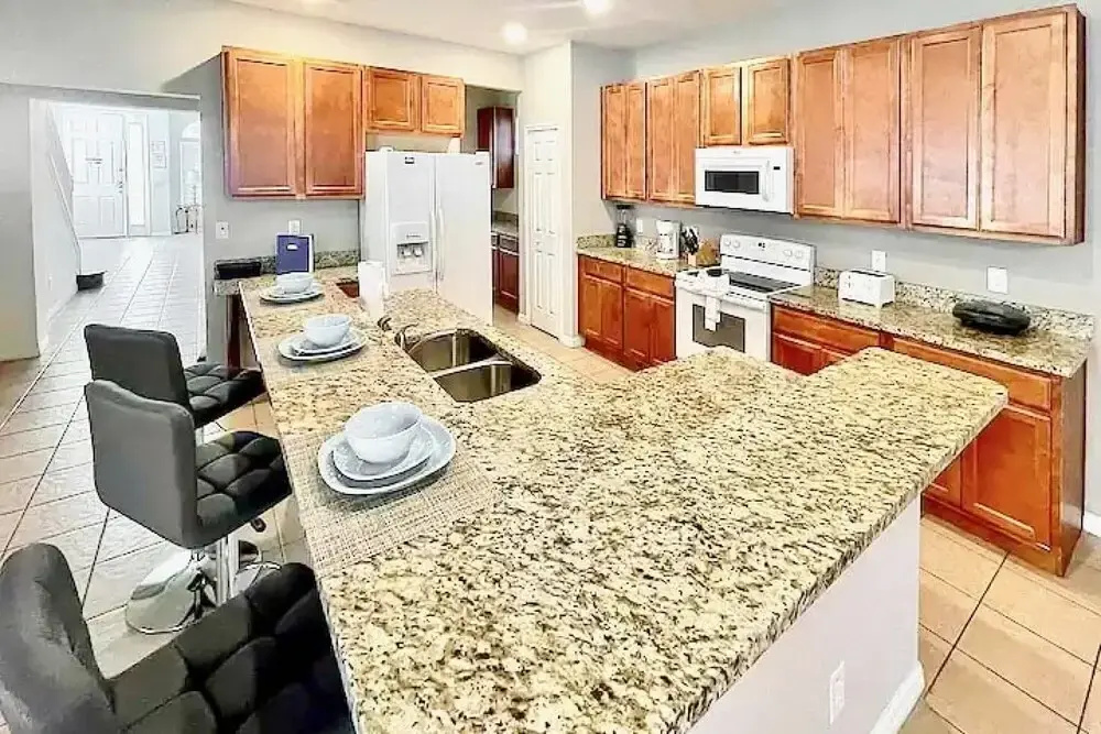 6BR Resort Home Near Disney - With Private Pool Hot Tub and Games Room