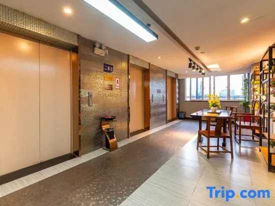 Prague Supai Hotel (Nanning East Railway Station)