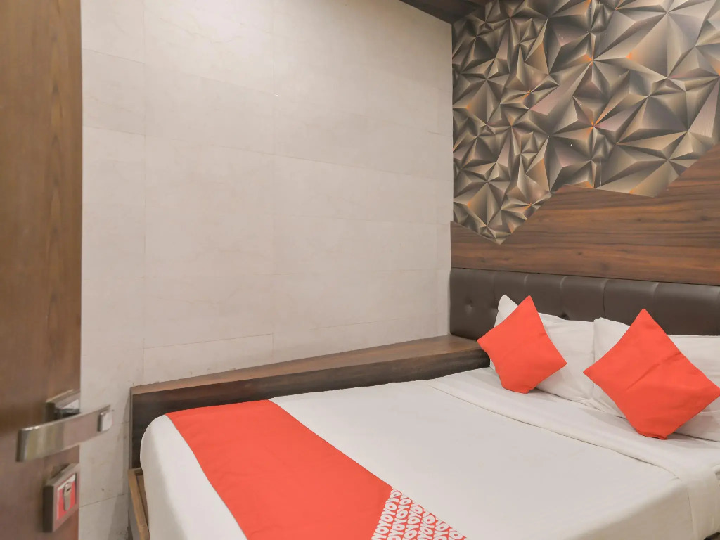 OYO 5171 Hotel Palace Residency
