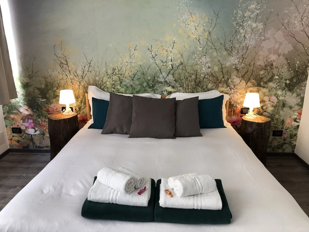 Francis Superior Rooms