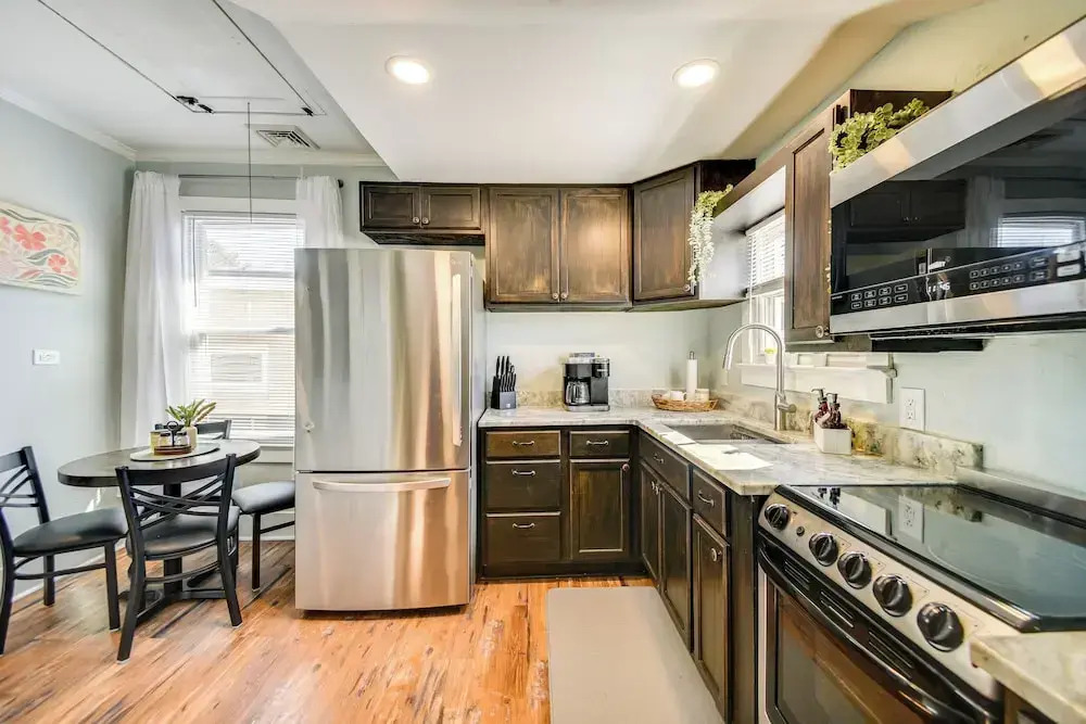 Family-friendly Main St Gloucester Apt w/ Balcony!