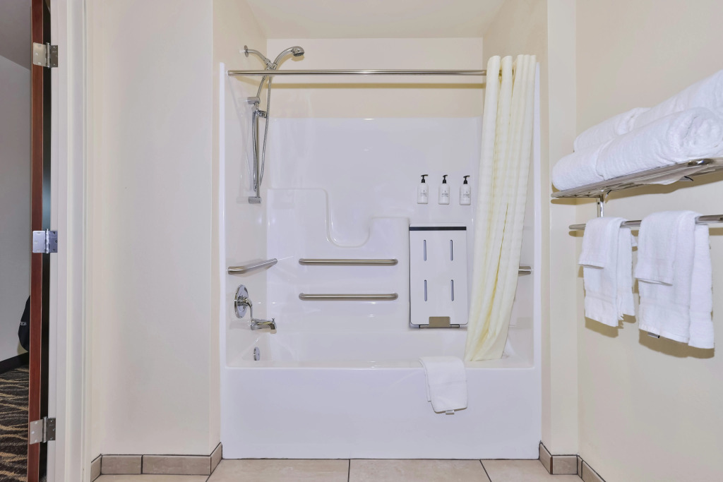 Cobblestone Hotel & Suites - Rhinelander