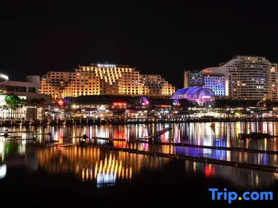 Central Station Stay – Steps Across, Cafés & City Life