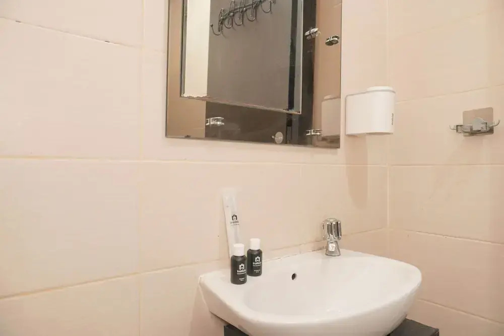 Minimalist And Cozy Living 1Br Belmont Residence Puri Apartment