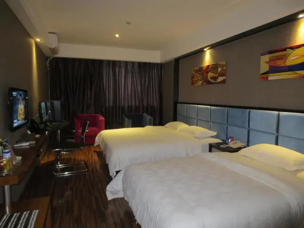 By Ron Hotel