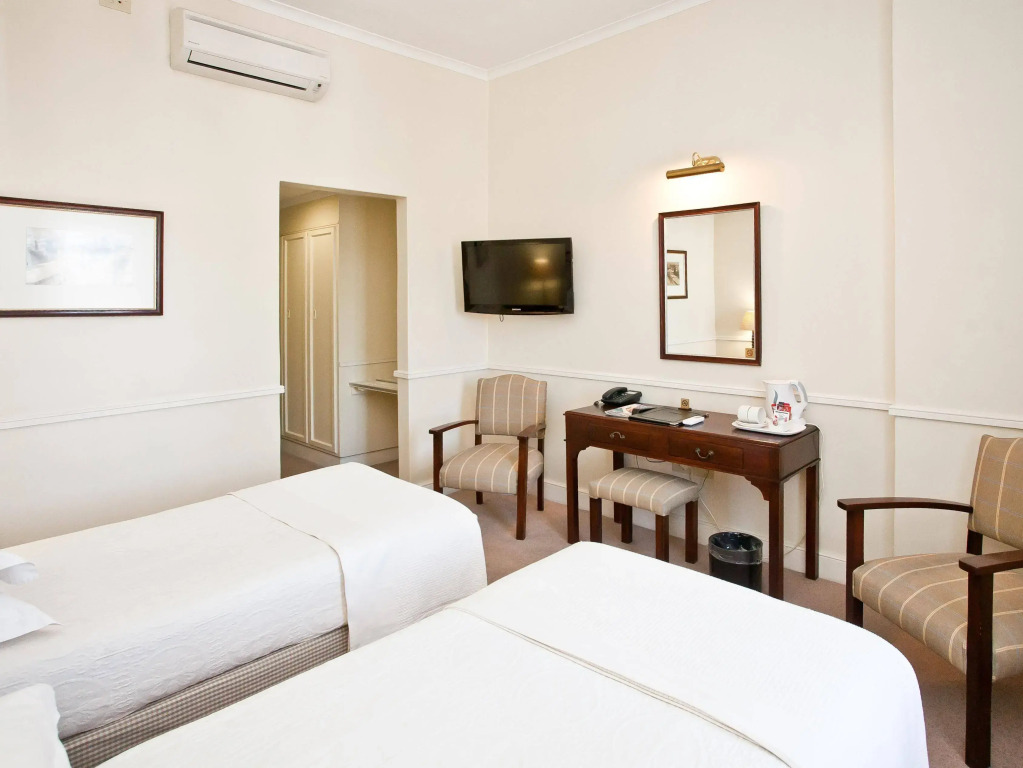Queens Hotel by BON Hotels