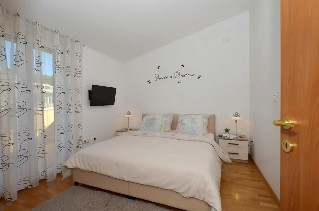 Apartmani Adela