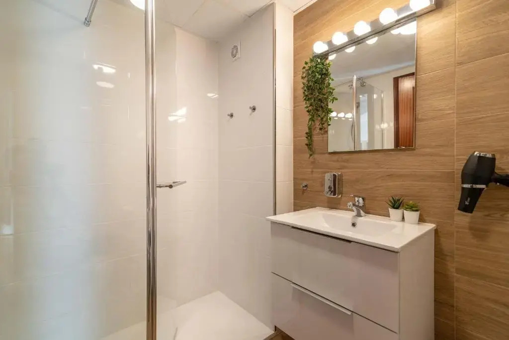 N&A Golondrinas Recently Renovated 2bdr Apt