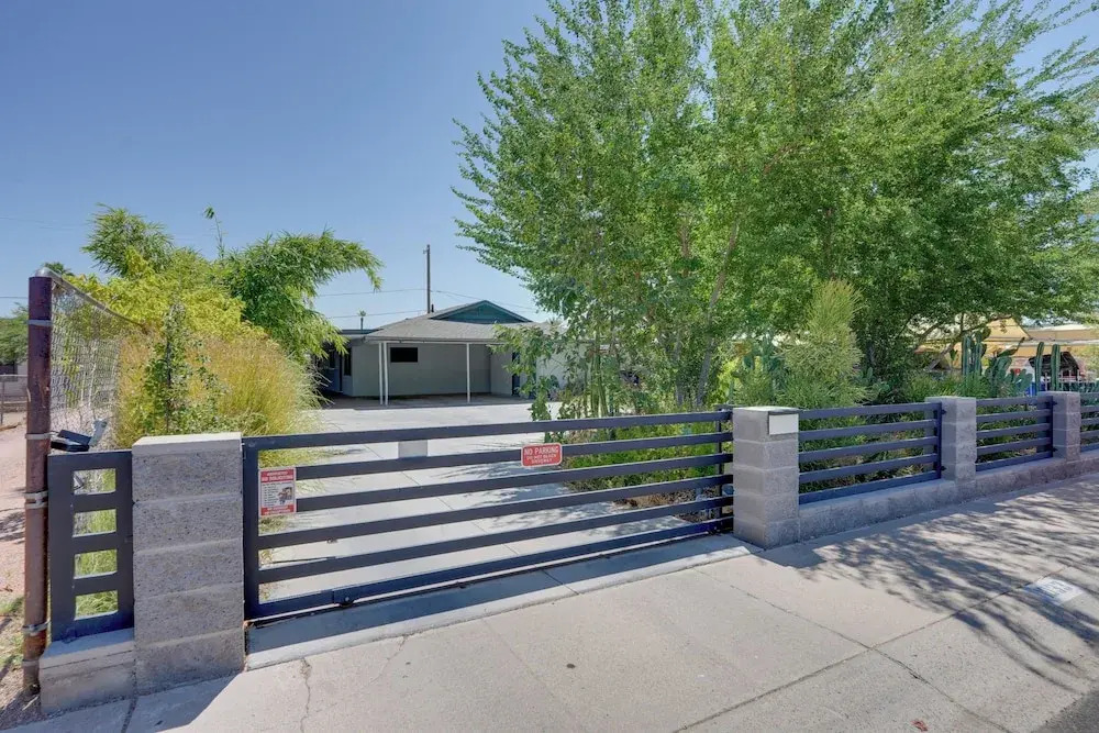 3 Mi to Roosevelt Row Arts District: Apt w/ Patio