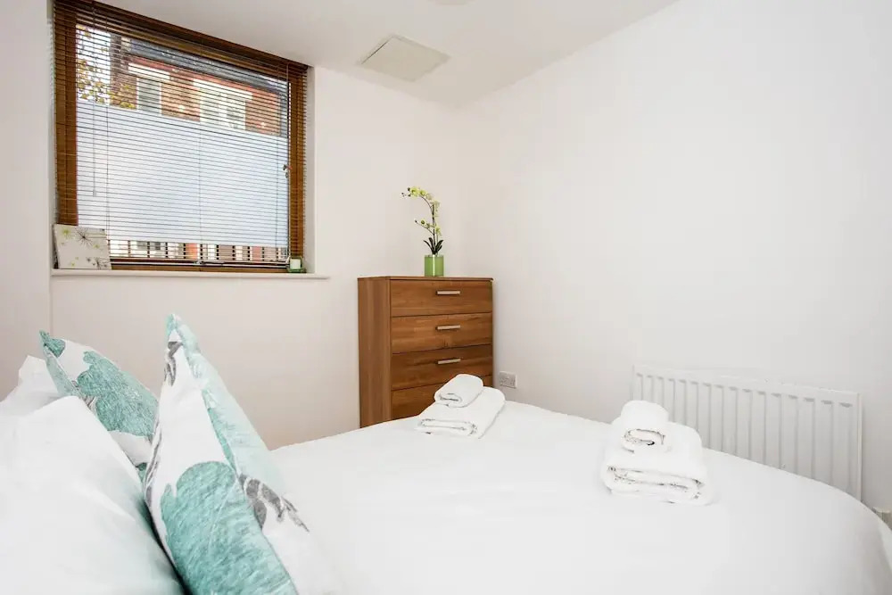 2 Bedroom Flat with Patio Sleeps 4