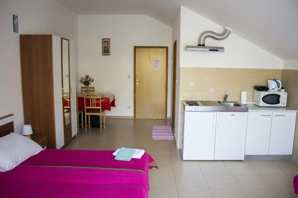 Apartments Lira