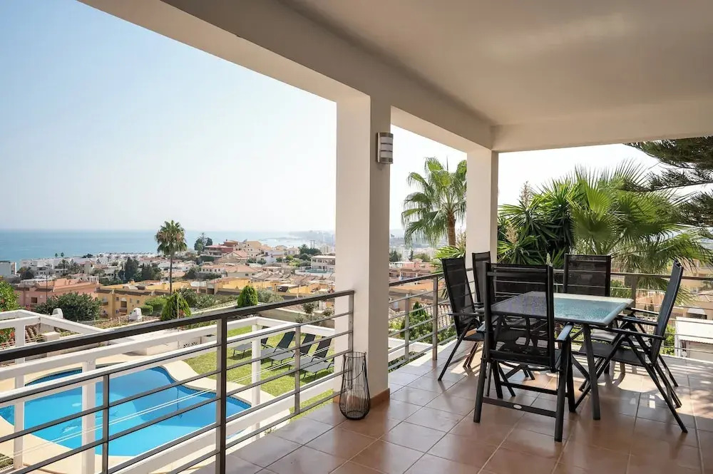 Spacious 3BR Villa with Pool and Sea Views