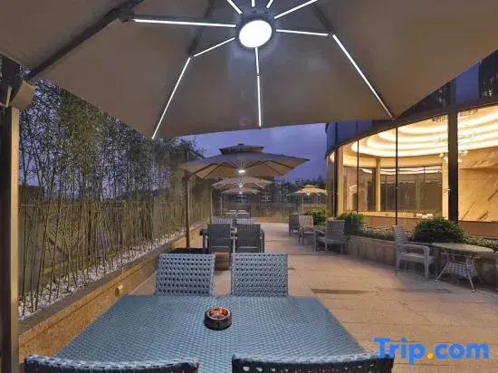 Xing Too Peng Ya Hotel（Buji Da Fen Metro Station Oil Painting Village Store)