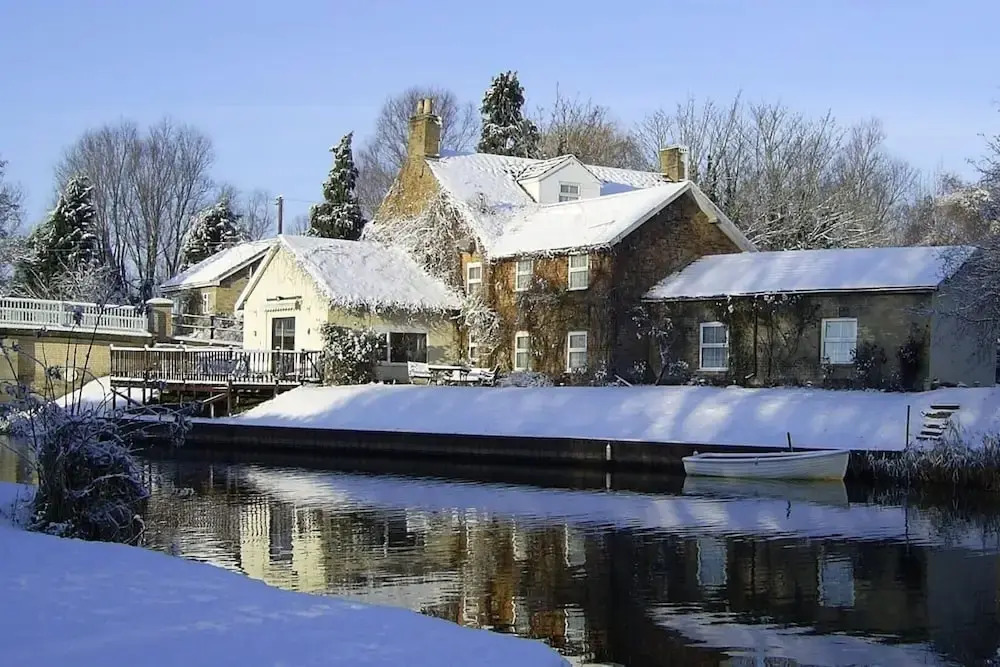 Cottage - Sleeps 3 Parking & Fishing