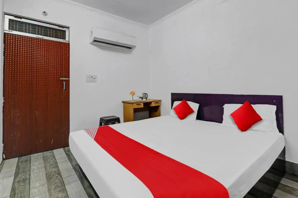 OYO Flagship 80648 Hotel Aastha