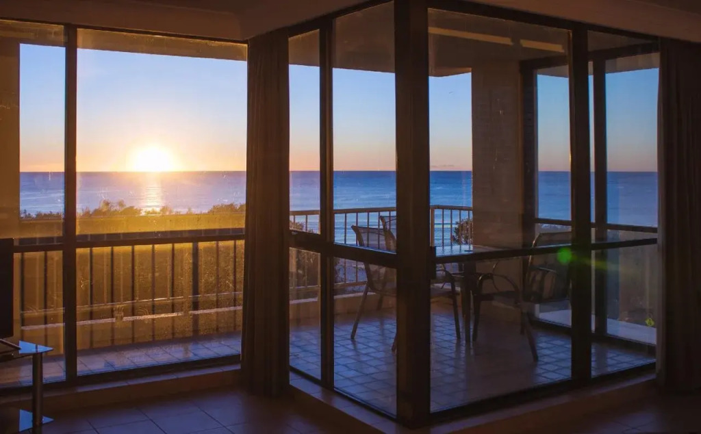 Capricorn One Beachside Holiday Apartments - Official