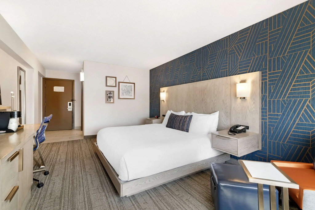 Best Western Plus Landmark Inn