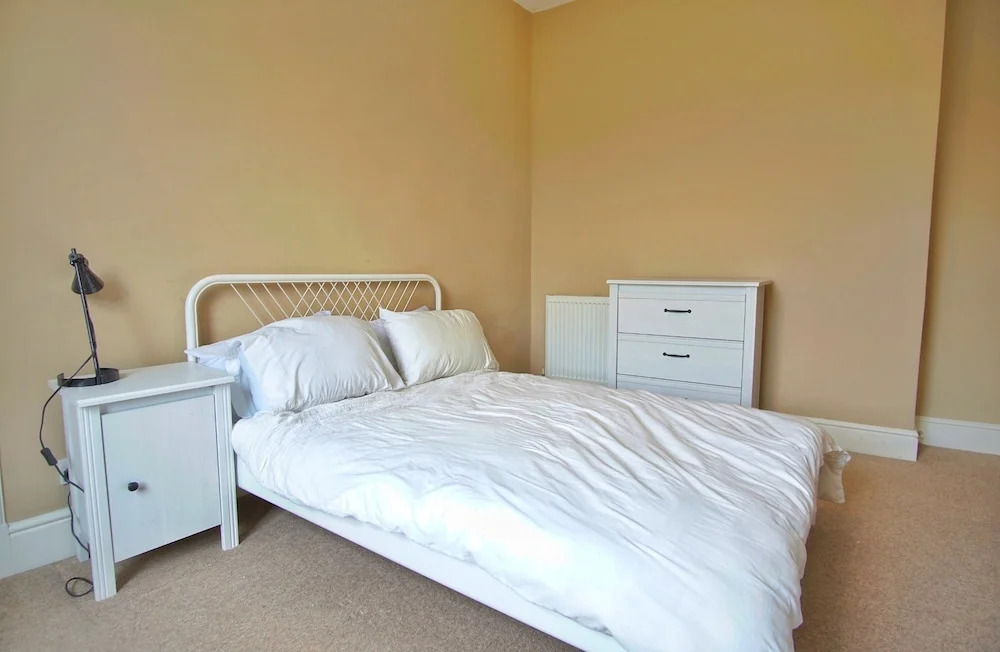 Spacious, Bright, Festival Flat for 6 at Meadows