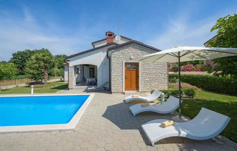 Three-Bedroom Holiday Home In Tinjan
