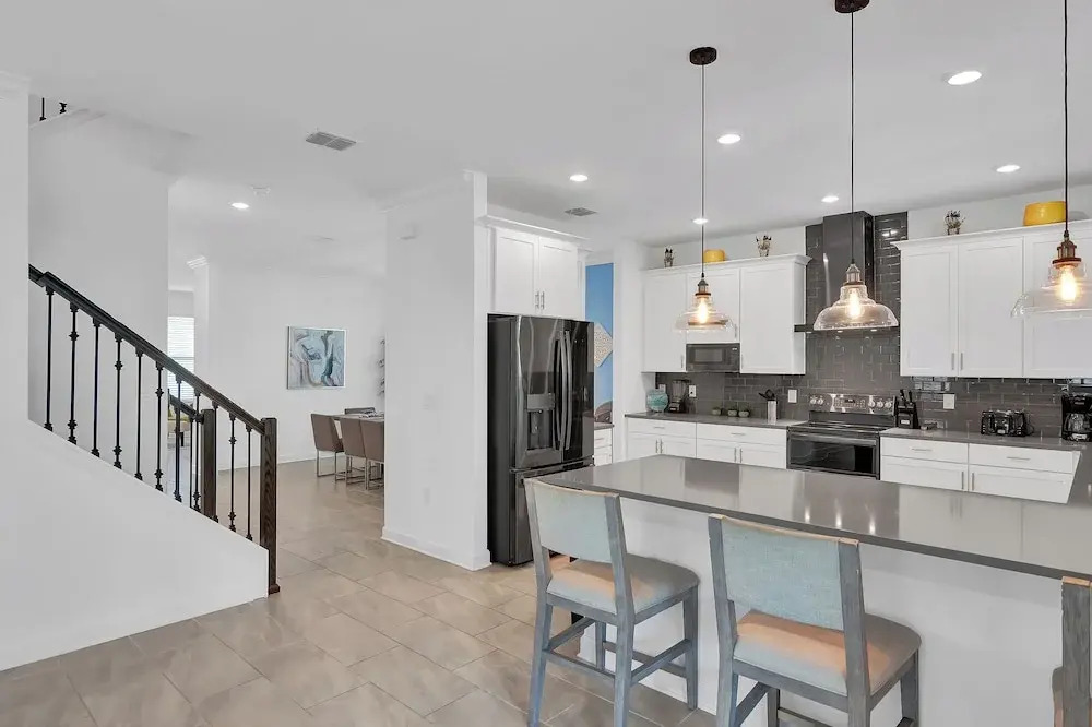 475 Strand Dr