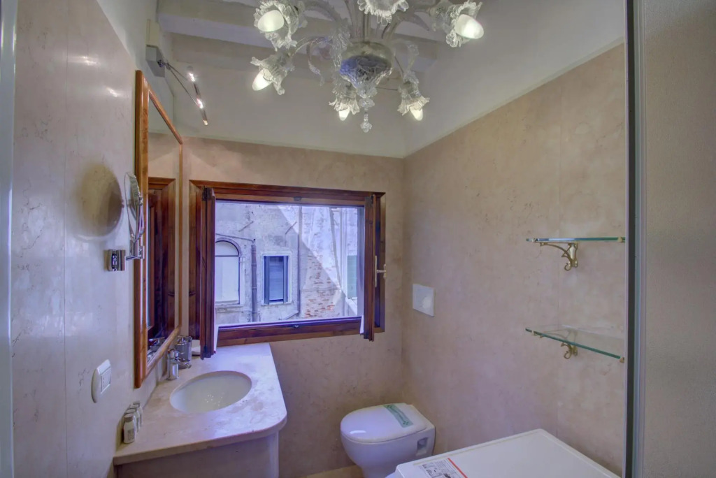 CANAL VIEWS SAN MARCO 240sqm 8pax 4Dbeds aircnd