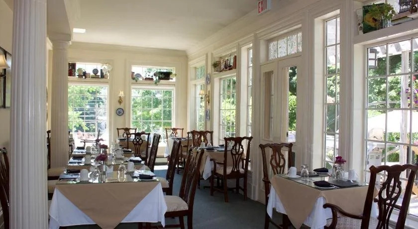 Tattingstone Inn