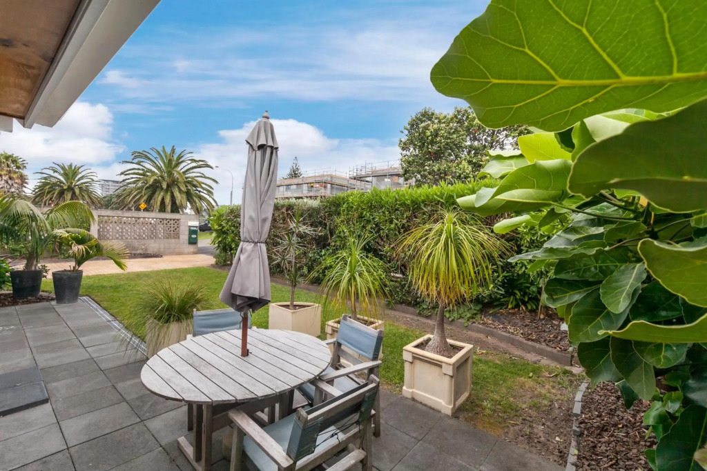 Hibiscus Hideaway - Orewa Holiday Home